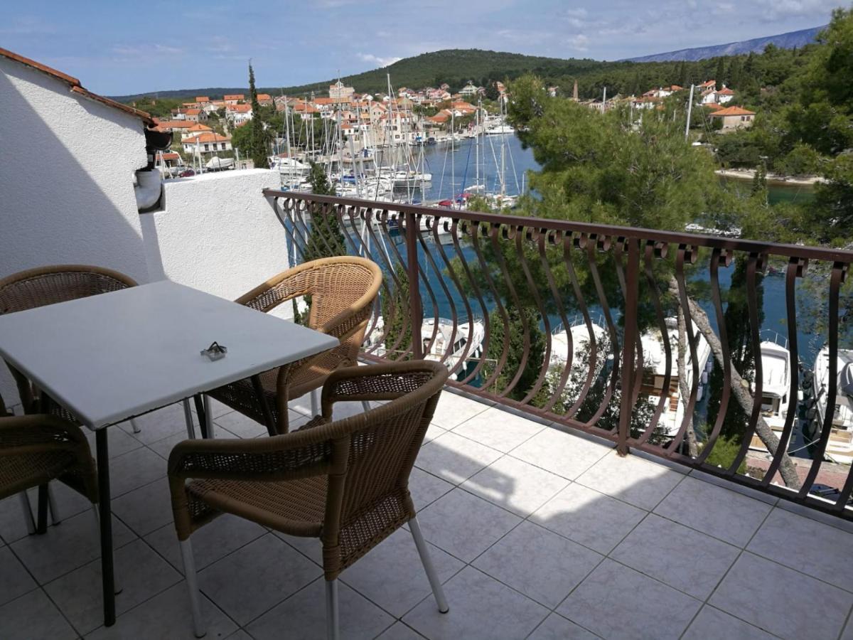 Ivanka Apartments Vrboska Esterno foto