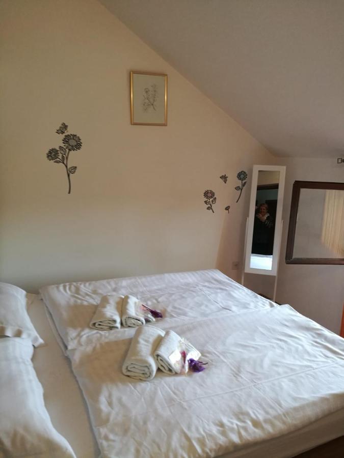 Ivanka Apartments Vrboska Esterno foto